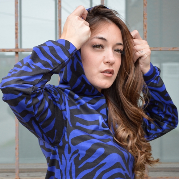 bebe Tops - bebe - Tiger print jogger set